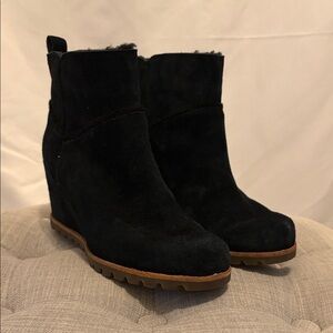 UGG - Black Suede Wedge Boots - Size 7.5